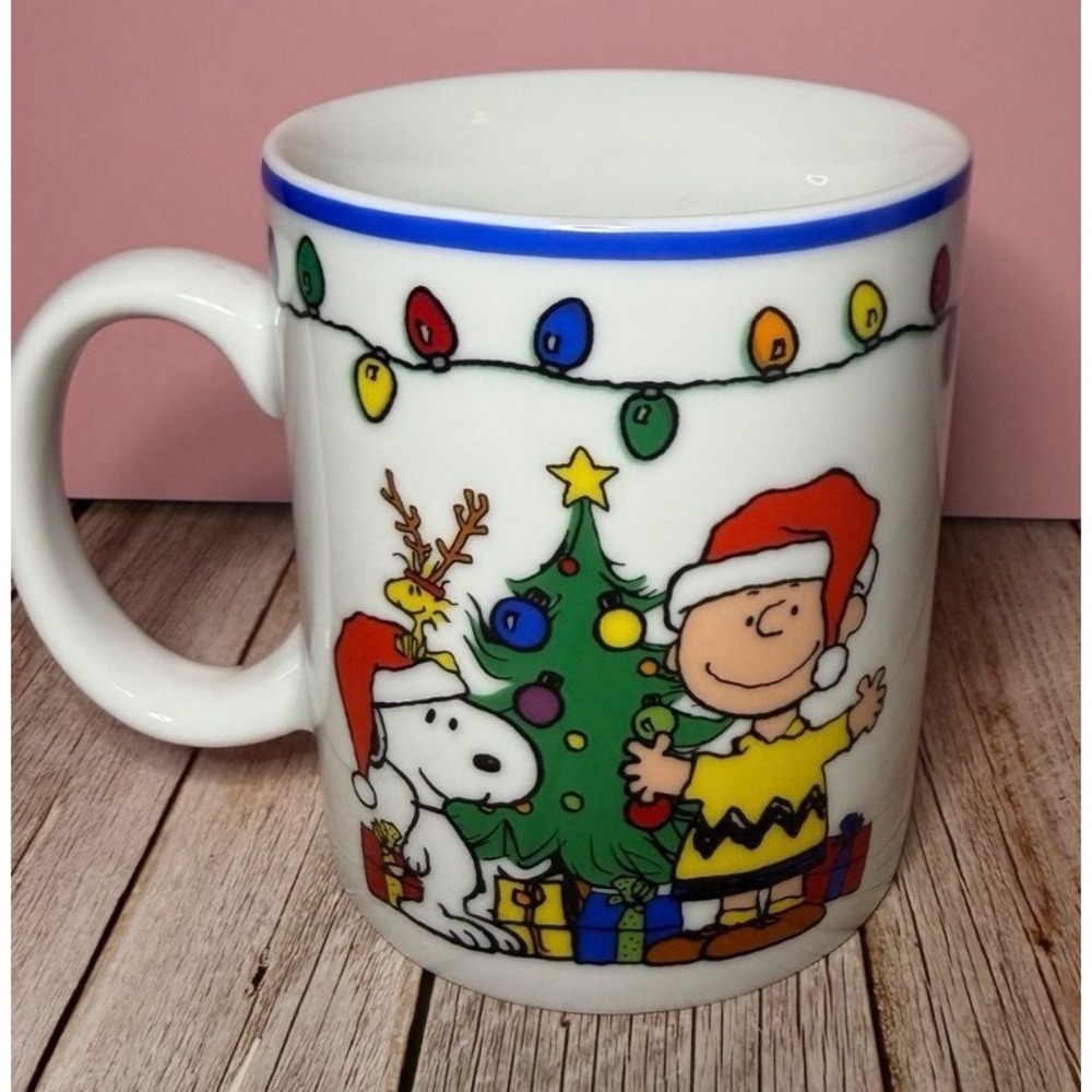 Peanuts Christmas Mug 14 oz Gibson Charlie Brown Snoopy Holiday Tree Vintage